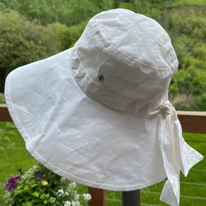 Helen Kaminski Cotton White summer hat. One size